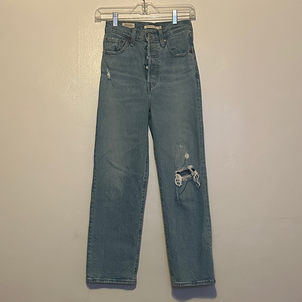 Levi's Women's Light Blue Ribcage Straight Leg Jeans
